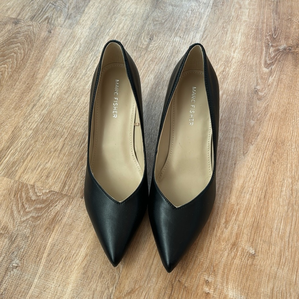 Brand new Marc Fisher black patent leather block heel pump!